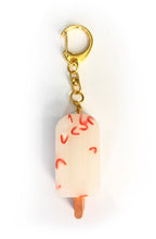 Load image into Gallery viewer, fresas con crema keychain
